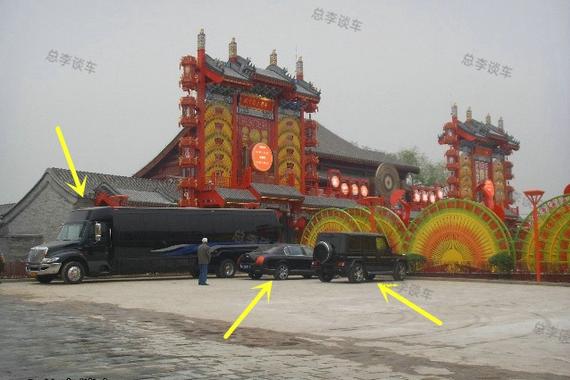 赵本山的这辆车 重12.4吨 车高超过3米