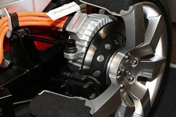 董扬：电驱动与内燃机不可偏废