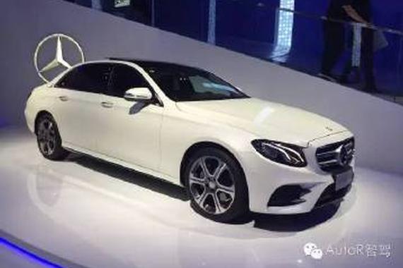 奔驰E级的十代发展史揭示汽车业昨天与明天