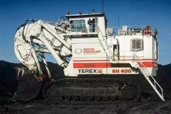 超级挖掘机 一个零件85吨 每天油耗4000L