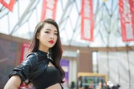 美女与野兽——当车模遇见哈雷