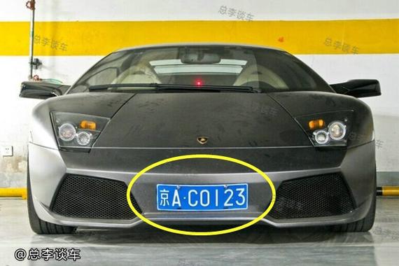 停车场看到兰博基尼 这不是成龙的座驾吗