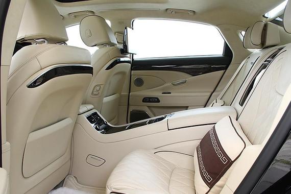 10万的车后排竟能媲美20万的车 怎可能？