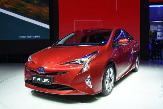 当弱混王转战插电混 丰田能拼得过比亚迪吗？