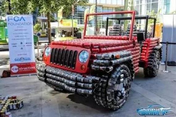 十二岁小学生用5114个易拉罐打造吉普车