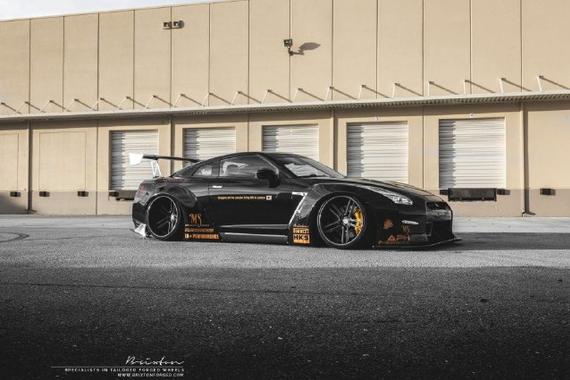 Liberty Walk日产GT-R改装Brixton轮毂