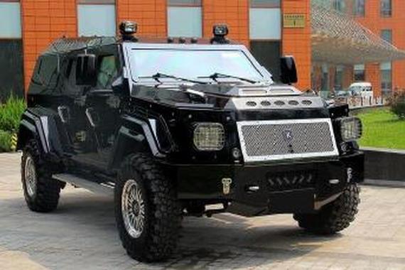 这些越野车和坦克的区别 履带换成了轮子