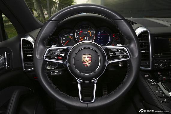 小伙子30多万买了台保时捷