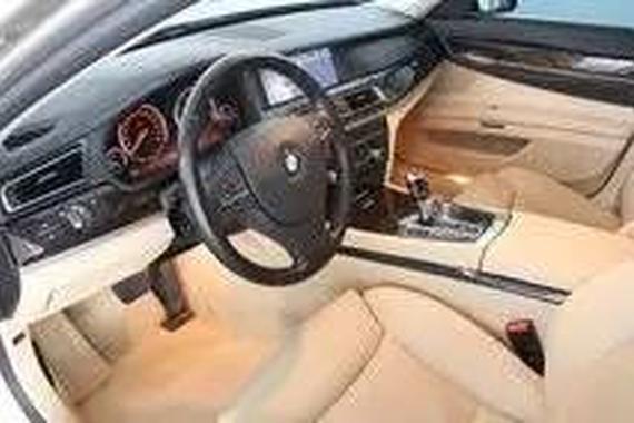 8年前身价超过10亿 买车只买二手车