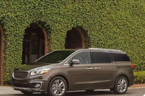 小伙用买房的钱整了这台车 女朋友一通夸