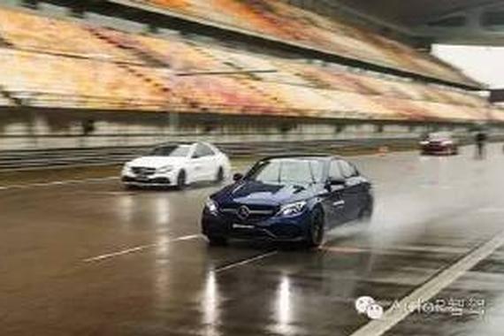在AMG”驾驶学院”学漂移是什么样的体会