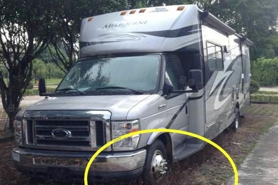 这车上路要200多万 停学校门口好几年