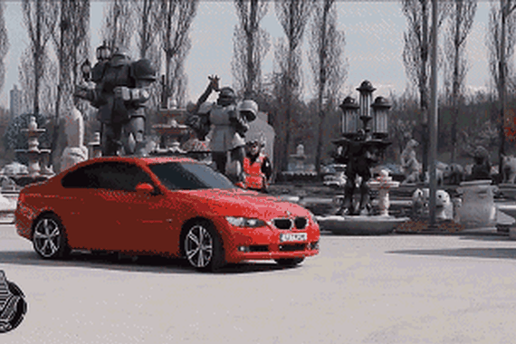 科技感满满 宝马3系将增“变形金刚”功能