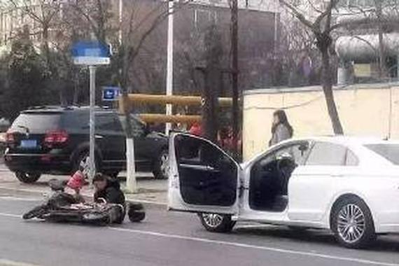 开门竟然摊上这种事，多数车主没注意过！