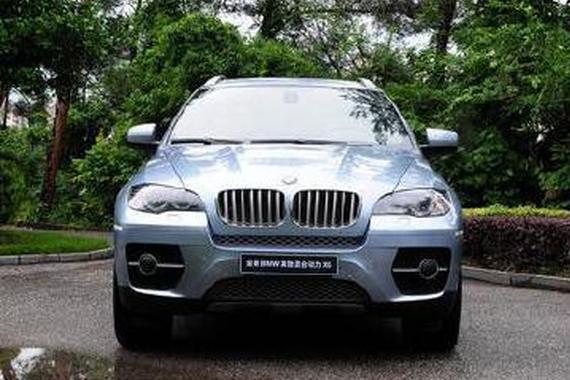 开豪车也关心油耗？这三款混动豪车卖得最好