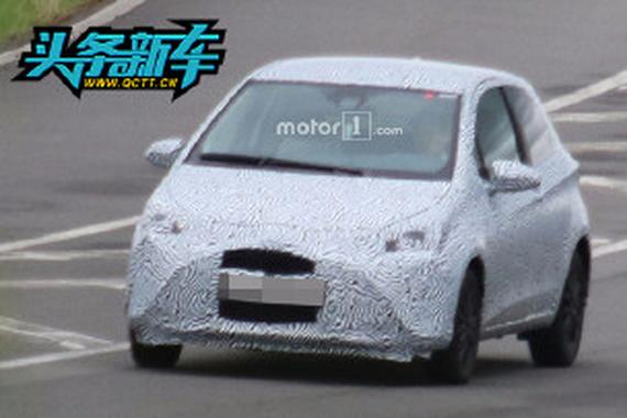 新一代丰田雅力士谍照曝光 轴距将有所增加