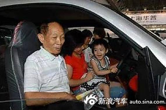 袁隆平养活中国十亿人 座驾却毫不起眼