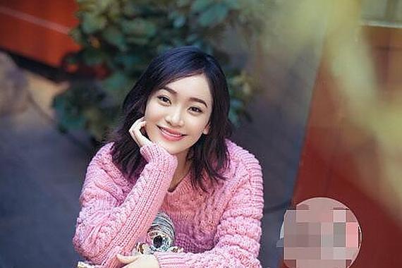 张一山现任女友曝光 豪车载女友出行