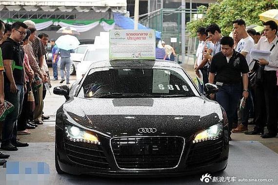 警方缴获八亿走私车 以白菜价格出售