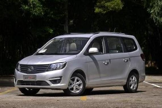 难分伯仲 2017款风行S500对比宝骏730