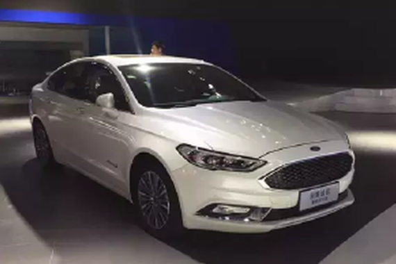 广州车展探馆：新蒙迪欧普通版与混动版同步亮相