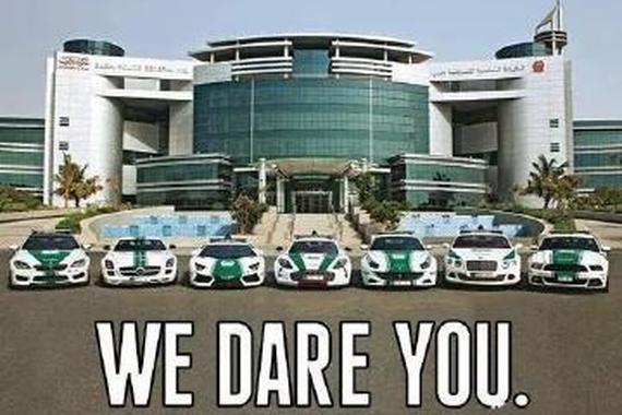 违章撒腿就跑？看到这些警车你真的跑不掉！