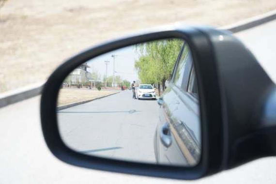 后视镜怎么调？其实记住这两个数就行！