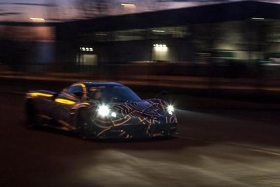 Huayra敞篷版谍照曝光 车重低于1350kg