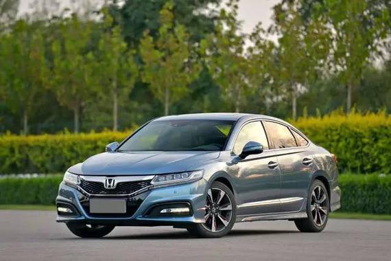 厌烦了传统老气中级车？这几款车能带你装X带你飞！