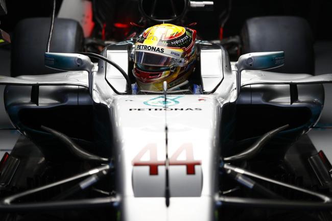 F1中国站排位赛:汉密尔顿杆位 维特尔第二_新