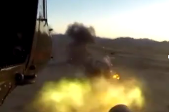 视频：射速最快机枪 3秒就把轿车扫成渣