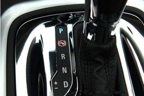 资深技师为你解读 自动挡红灯禁挂P挡是真是假