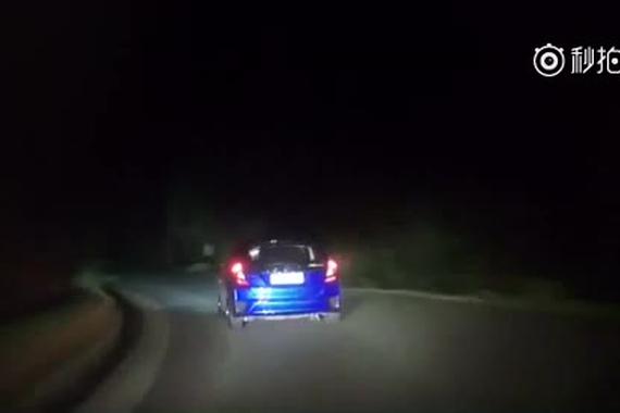 视频：开911竟然输给了一辆飞度