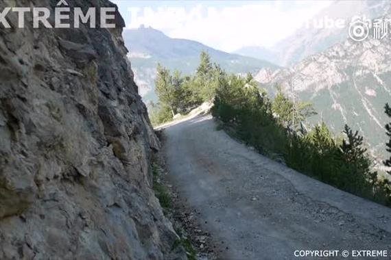 视频：这样的临崖路一般司机真不敢开！