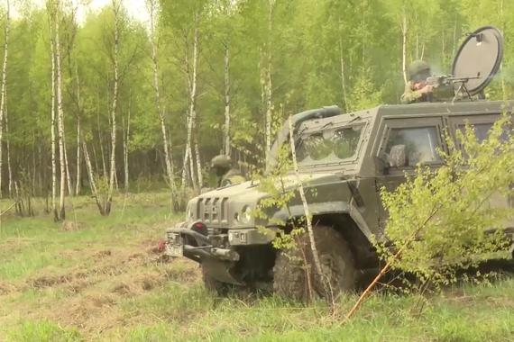 视频：俄罗斯部队与意大利“狳猁”装甲车