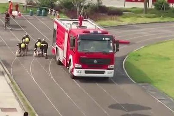 视频：练什么?作为消防员我们就练这个