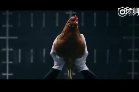 视频：捷豹拍搞笑广告黑奔驰的创意