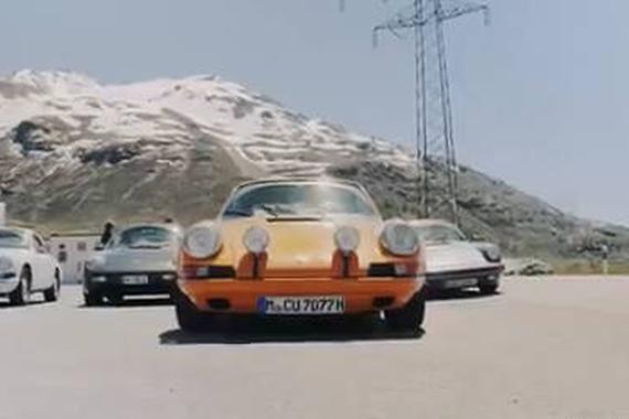 视频：9款保时捷经典车 驰骋阿尔卑斯山