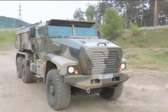 视频：强大的俄罗斯军方越野4WD卡车