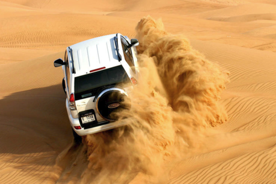 视频：丰田霸道沙漠飞檐走壁