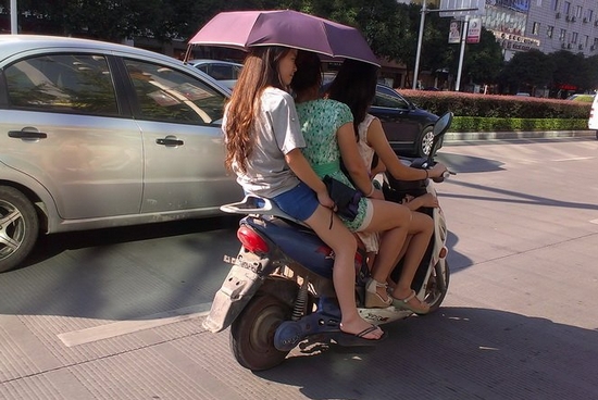 跟著單車走 汽車共享路越走越懵？
