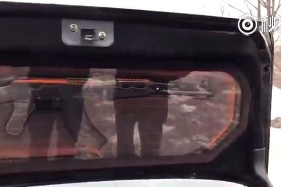 视频：车主改装巴博斯级奔驰 后备箱亮了