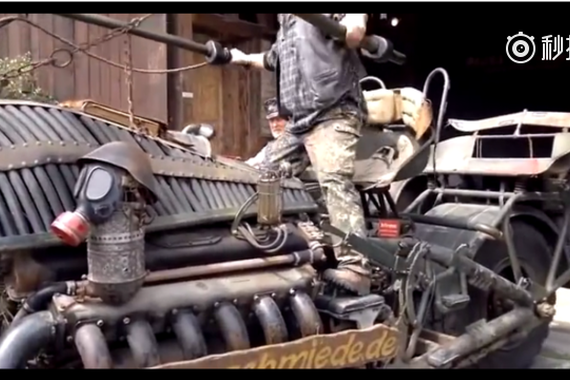 视频：世界上最大号的摩托车，真不知道他是怎么做出来的！