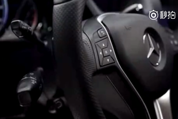 视频：奔驰雨刷值多少万？看看这效果，世界都清晰了！