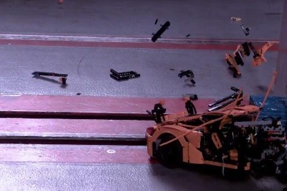 视频：乐高保时捷911 GT3 RS模型 撞击测试