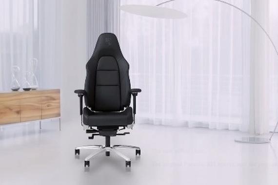 视频：保时捷车买不起，买把椅子过过瘾吧