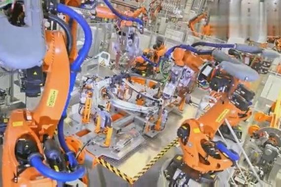 视频：奥迪AUDI Q5白车身制造及喷漆过程