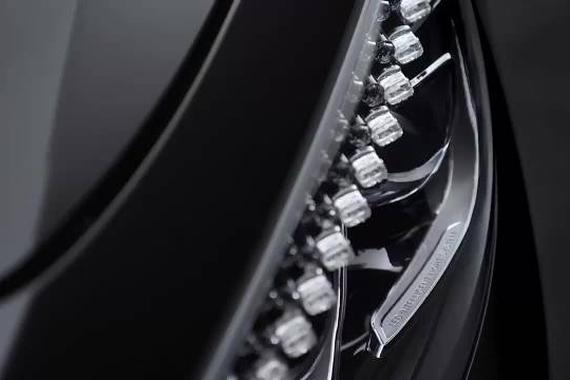 视频：奔驰S级 OLED