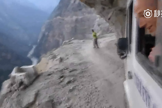 视频：世上最考验驾驶技巧的险路