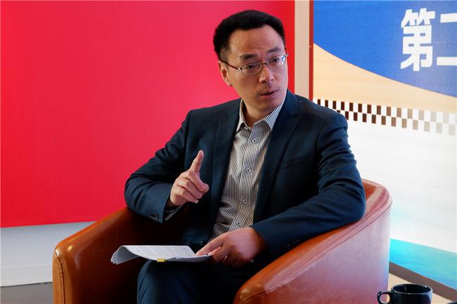 上海奉贤区海湾镇镇长接受采访